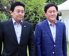 최경환 "원칙대로" vs 전병헌 "국회 정상화"