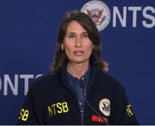 NTSB '작정'?  "조종실 기장 2명인 것, 이유있다" 