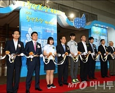 1만여 구직자 "저 좀 뽑아주세요"