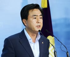 與 "전두환 미납추징금 징수 철저 이행해야"