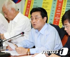 전병헌 "신용카드 소득공제 축소, 샐러리맨 등치기"