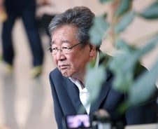 [단독]최불암, 대만行 '꽃할배' 깜짝 배웅 "잘 다녀와"