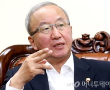 현오석 "세수부족 10조 아래로 줄어들 것...관리 가능"