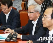 '꼬리'된 기재부..."사인 다 해주고 자르나" 