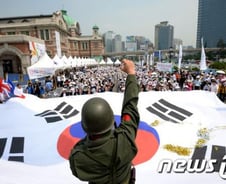 [단독] "청와대 행정관, 자유총연맹 회장선거 개입"