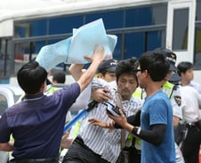 [단독]日 우익 수요집회 난입 순간