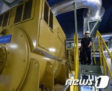 '전기모으기'로 대란 극복, 한편엔 이들이..