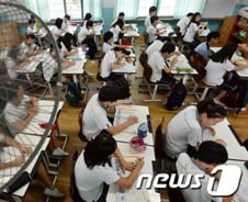 폭염 속 정상 등교, 학생들 "에어컨은 장식"