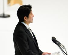 대조되는 日과 獨…메르켈 총리 나치 수용소 방문키로