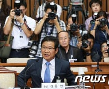 '선서거부'김용판 "檢, 기소내용 인정 못한다"