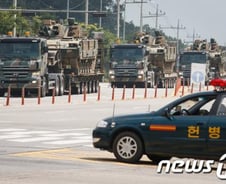 [사진][단독] 도심에 나타난 장갑차 