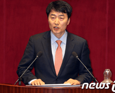 이석기 어디있나? "변장 도주" vs "국회 있다" 공방