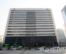 [현장클릭]CEO 리스크에 발목 잡힌 KT