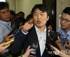 이석기 "의원직 사퇴하지 않고 사법절차 밟겠다"