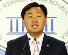 민주 "뉴라이트 교과서 검정 합격 즉각 취소해야" 