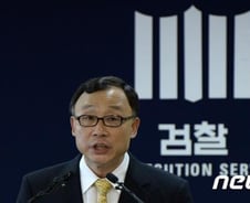 '혼외아들설' 채동욱 총장 "전혀 모르는 일"