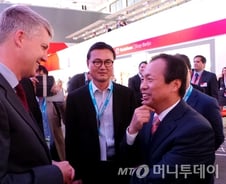 [IFA]신종균 사장 "갤노트3보다 기어 관심 높다"