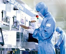 "고향엔 못가지만…일감 늘어 좋아요"