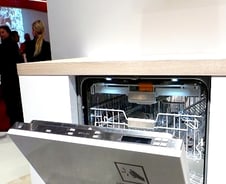 [IFA]삼성 임원도 반한 식기세척기…두드리면 열린다