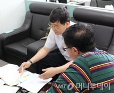 아파트서 대부업 A씨 "가족 모른다" 울음부터…