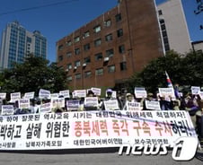 교학사 "교과서 출간, 저자와 정부 방침 따를 것"