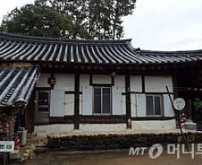 옹기종기 굴뚝 내려앉은 항아리···150년 겨울 견딘 지혜