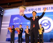 20대 세무사 "전관 출신에 밀려" 어둠의 길로···