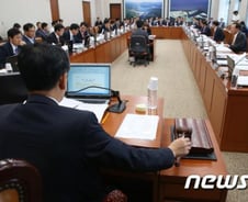 與野, 첫날 국감서 '기초연금·4대강' 등 극한 충돌