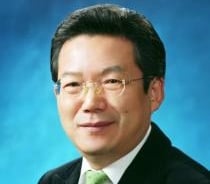 [MT시평]숲만 보지 말고 산을 보아야