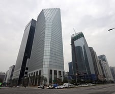 "지은 지 1년된 IFC오피스타워Ⅲ 임대율 0%"