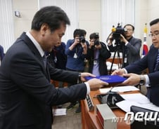 동양사태 성토장된 국감…신제윤 위원장 '진땀'(종합)