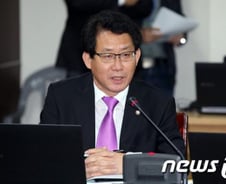 "한국어 못해 국적포기한 유영익 아들, 입사지원서엔 '능통'"