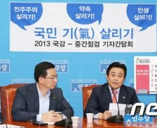 '24시간 비상' 가동 민주, 잇딴 대형이슈 터뜨리며 '고무'