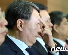 윤석열 "국정원 수사 초기부터 외압"(종합)