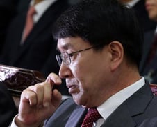 조영곤 중앙지검장 "문재인 의원 소환 검토중"