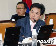 박민식 "윤석열, 소영웅주의로 몰아가선 안돼"