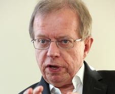 스웨덴 청년들 '볼보'도 마다하고 가는 곳은...