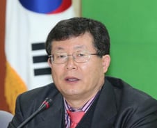"부정선거"vs"盧정부, 윤석열 특채" 정쟁 재연