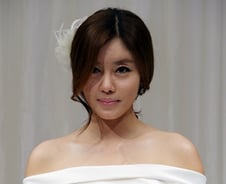 [단독]쥬얼리 출신 이지현, 10월 첫딸 순산.."산후조리中"