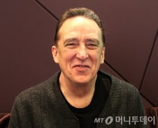 존번 교수 "원전은 비싸다, 대안은 '에너지 효율'" 