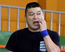 [단독]"강호동씨 '1박' 좀…" KBS, 본부장·국장 '삼고초려'