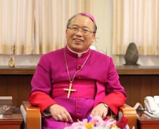 '사제 정치참여 비판' 염수정 대주교 누구?