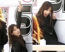 태연 공항 패션, '탱구' 매력 발산 "표정 살아있네"