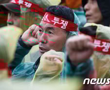 빗속 철도 노동자 "철도 민영화 반대"…시민 불편 우려도 