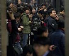 지하철 첫 감축운행… "큰 혼란은 피했다, 앞으로가 걱정"