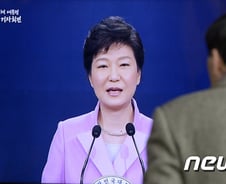 朴대통령 "남북관계 개선, 중요한 건 北의 진정성"