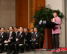 박근혜의 474, MB 747과 다른 길 갈까 