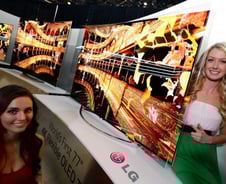 삼성 vs LG "TV 신경전, 이번엔 ‘벤더블’"