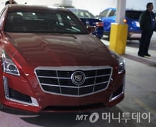 [시승기]확 바뀐 캐딜락 CTS, "독일 중형세단 잡는다" 