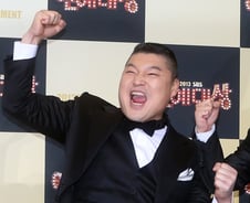 [단독]강호동, SBS 日예능 '시동'..유재석과 '환상구도'